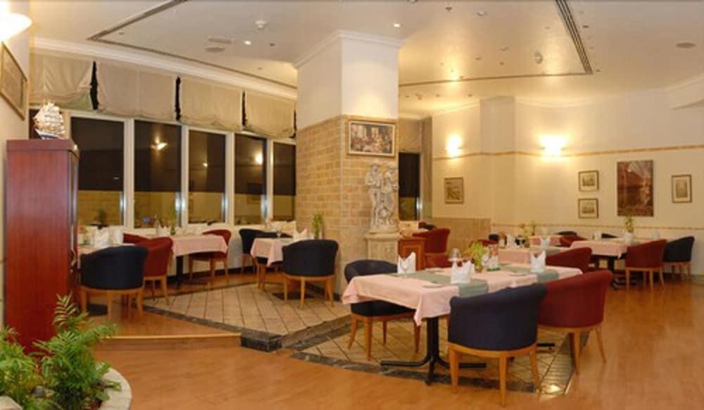 Grand Continental Hotel Abu Dhabi Exterior foto