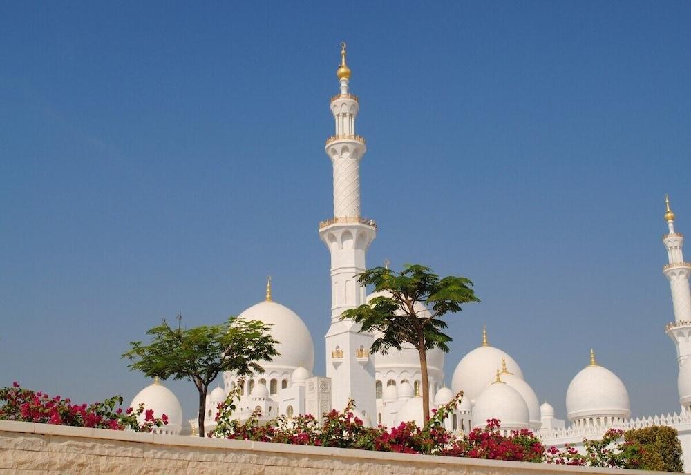 Grand Continental Hotel Abu Dhabi Exterior foto